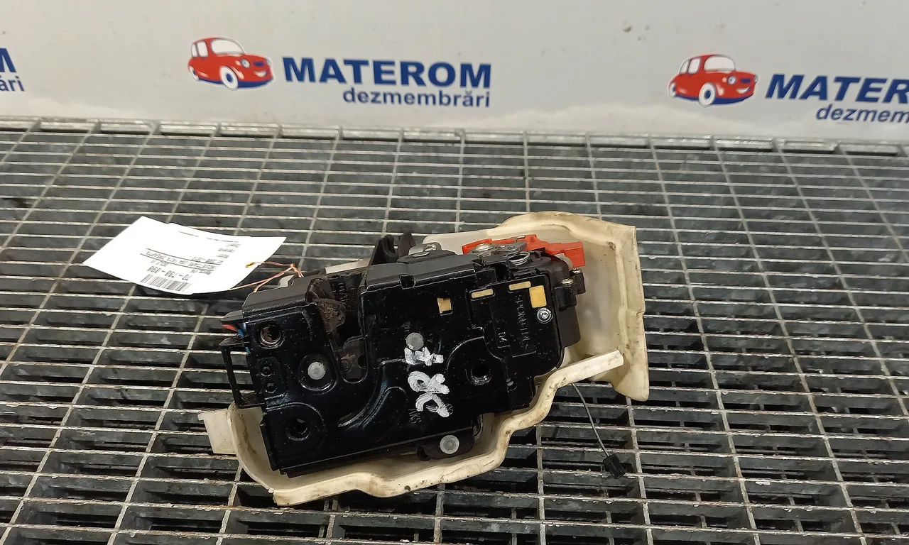 INCUIETOARE USA FATA DREAPTA VOLKSWAGEN GOLF VI 2008-2014