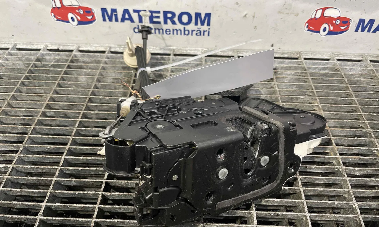 INCUIETOARE USA FATA DREAPTA VOLKSWAGEN GOLF VI 2008-2014