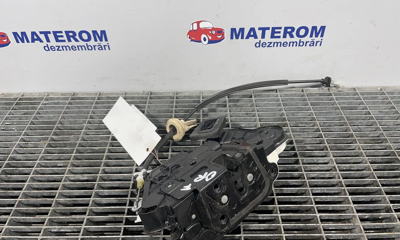 INCUIETOARE USA FATA DREAPTA VOLKSWAGEN GOLF VI 2008-2014