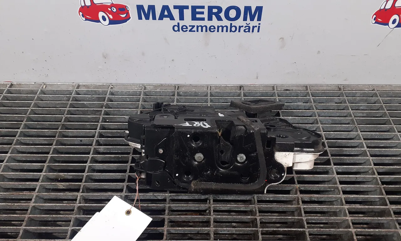INCUIETOARE USA FATA DREAPTA VOLKSWAGEN GOLF VI 2008-2014