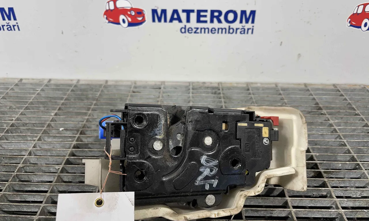 INCUIETOARE USA FATA DREAPTA VOLKSWAGEN GOLF VI 2008-2014