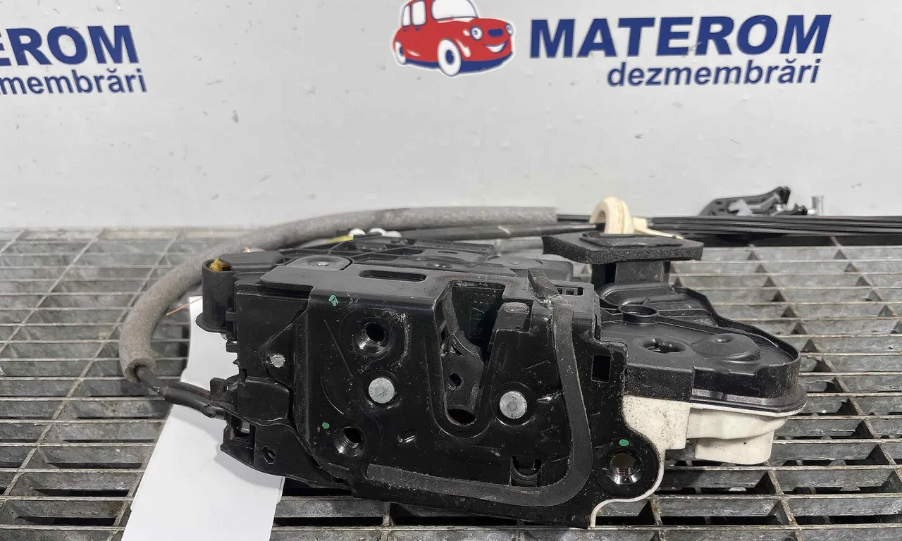 INCUIETOARE USA FATA DREAPTA VOLKSWAGEN GOLF VI 2008-2014