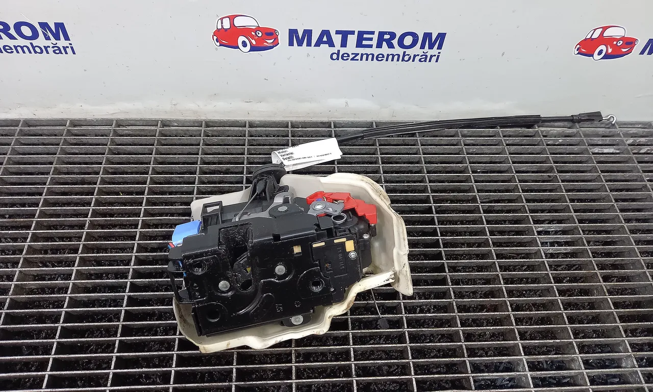 INCUIETOARE USA FATA DREAPTA VOLKSWAGEN GOLF VI 2008-2014