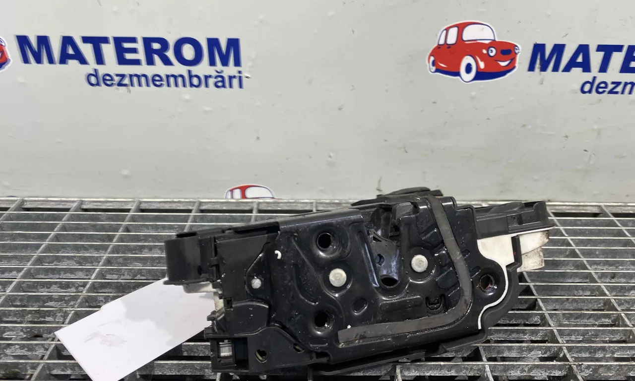 INCUIETOARE USA FATA DREAPTA VOLKSWAGEN GOLF VI 2008-2014