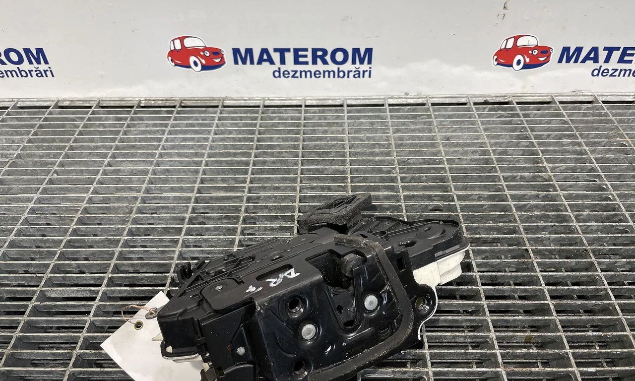 INCUIETOARE USA FATA DREAPTA VOLKSWAGEN GOLF VI 2008-2014