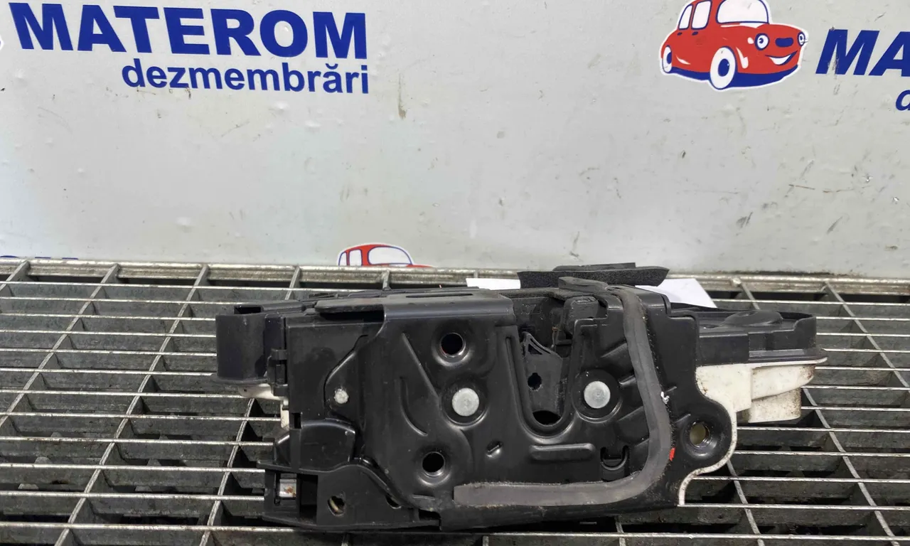 INCUIETOARE USA FATA DREAPTA VOLKSWAGEN GOLF VI 2008-2014