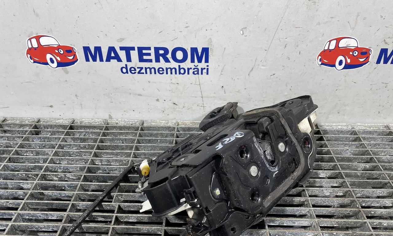 INCUIETOARE USA FATA DREAPTA VOLKSWAGEN GOLF VI 2008-2012