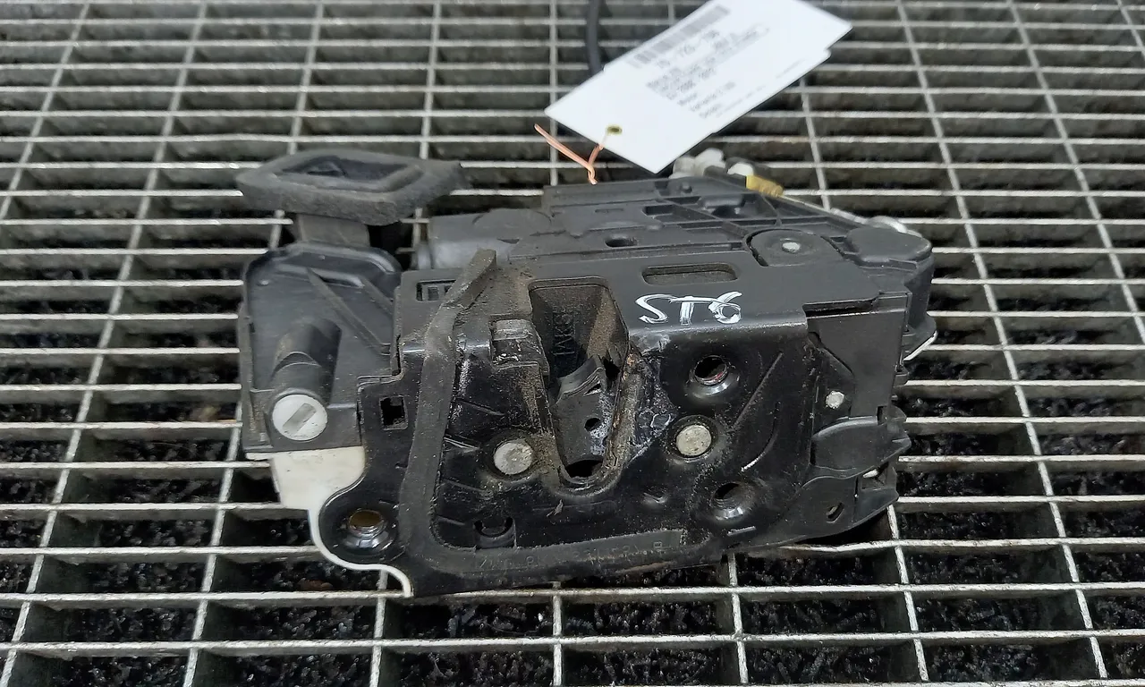 INCUIETOARE USA FATA STANGA VOLKSWAGEN GOLF VI 2008-2014