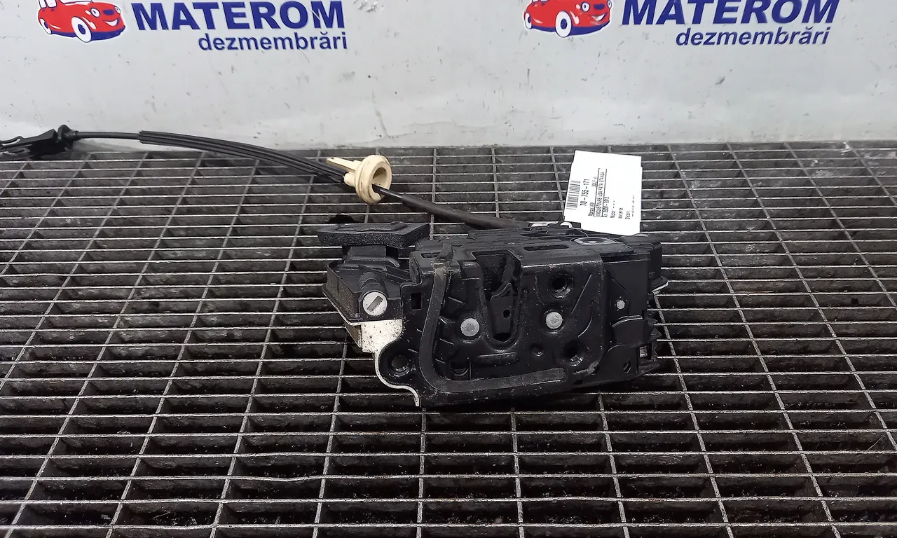 INCUIETOARE USA FATA STANGA VOLKSWAGEN GOLF VI 2008-2014