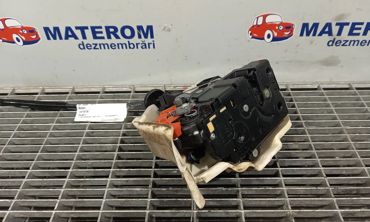 INCUIETOARE USA FATA STANGA VOLKSWAGEN GOLF VI 2008-2014