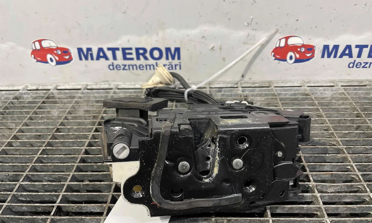 INCUIETOARE USA FATA STANGA VOLKSWAGEN GOLF VI 2008-2014