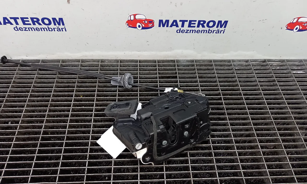 INCUIETOARE USA FATA STANGA VOLKSWAGEN GOLF VI 2008-2014