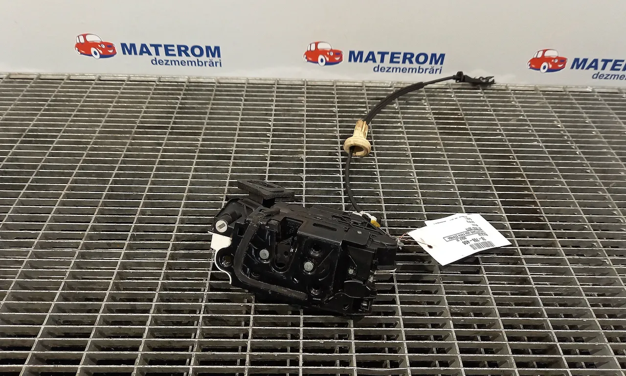 INCUIETOARE USA FATA STANGA VOLKSWAGEN GOLF VI 2008-2014