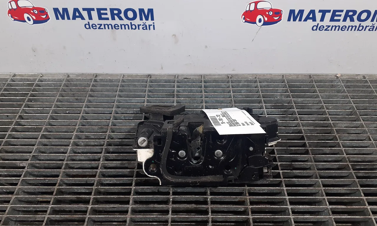 INCUIETOARE USA FATA STANGA VOLKSWAGEN GOLF VI 2008-2014