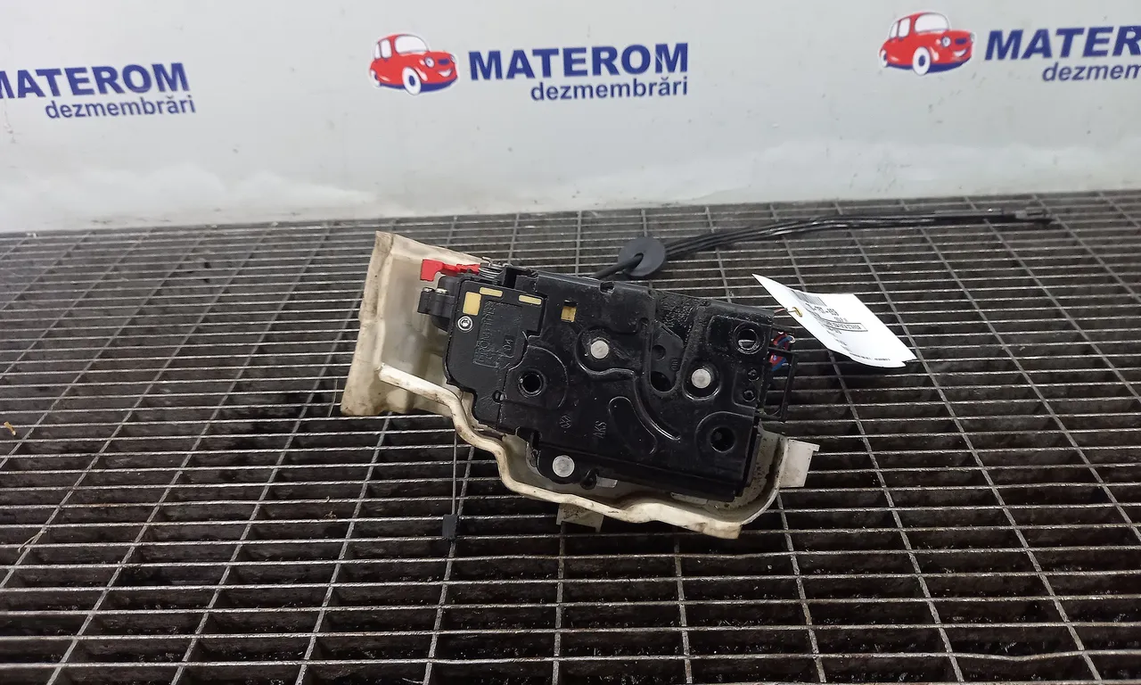 INCUIETOARE USA FATA STANGA VOLKSWAGEN GOLF VI 2008-2014