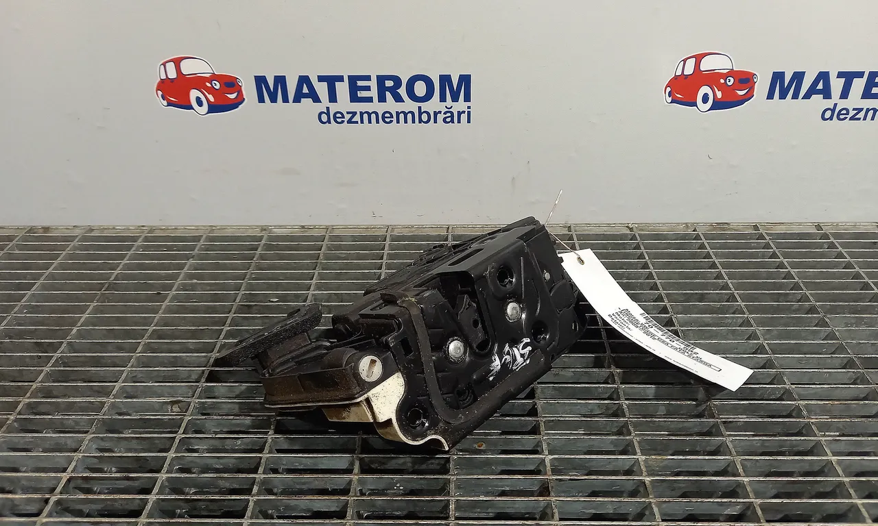 INCUIETOARE USA FATA STANGA VOLKSWAGEN GOLF VI 2008-2014
