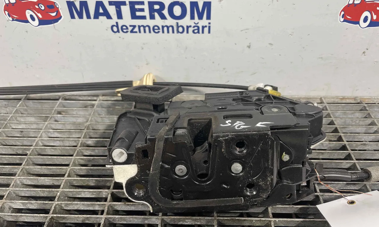 INCUIETOARE USA FATA STANGA VOLKSWAGEN GOLF VI 2008-2014