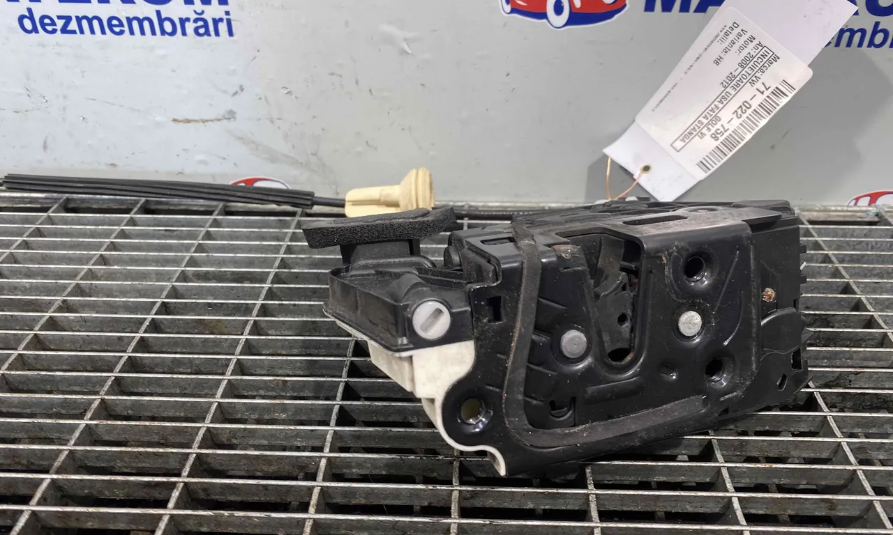 INCUIETOARE USA FATA STANGA VOLKSWAGEN GOLF VI 2008-2014