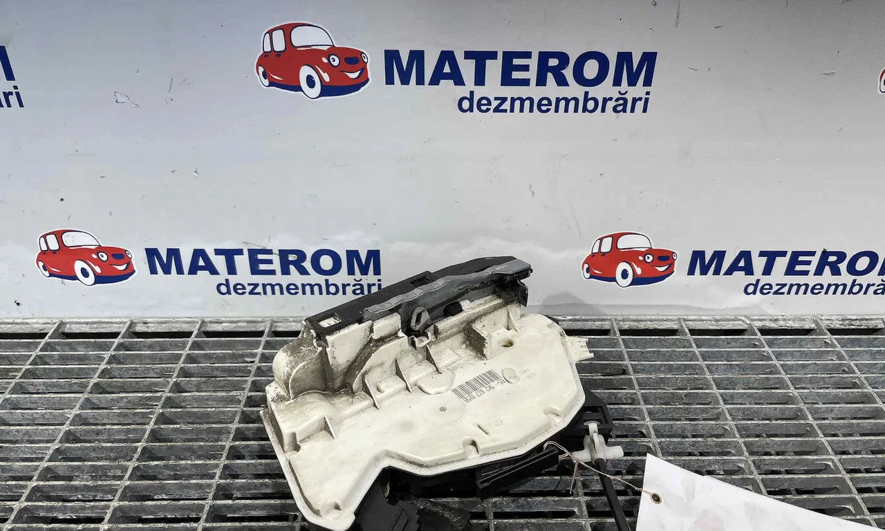 INCUIETOARE USA FATA STANGA VOLKSWAGEN GOLF VI 2008-2014