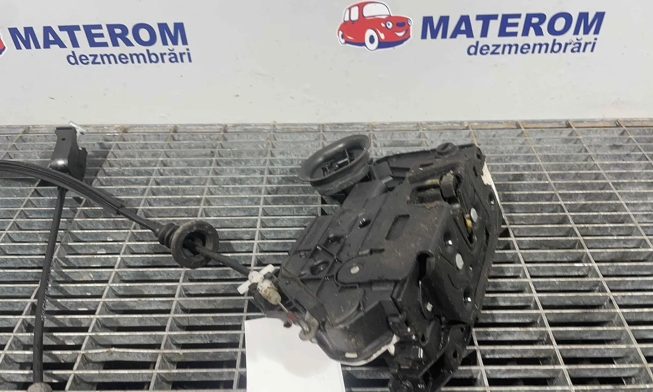 INCUIETOARE USA SPATE DREAPTA VOLKSWAGEN GOLF VI 2008-2014