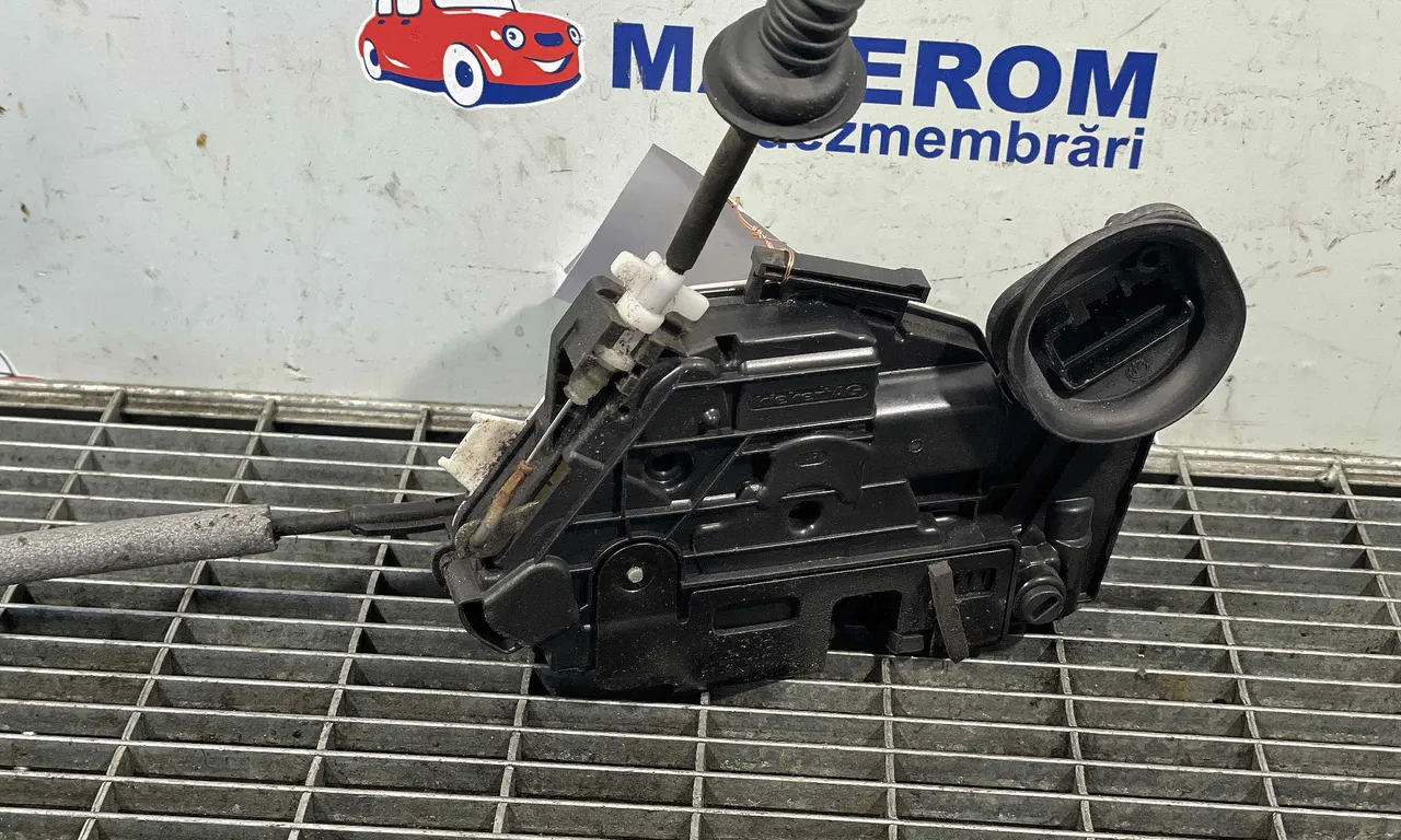 INCUIETOARE USA SPATE DREAPTA VOLKSWAGEN GOLF VI 2008-2014