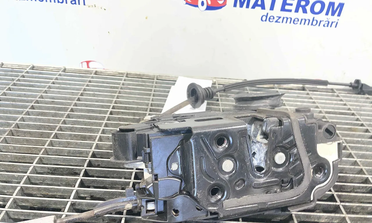 INCUIETOARE USA SPATE DREAPTA VOLKSWAGEN GOLF VI 2008-2014