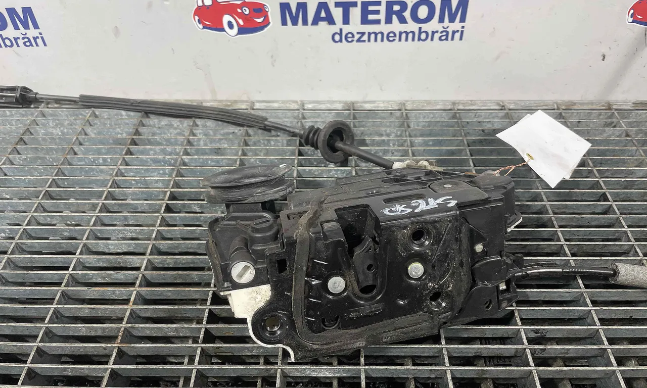 INCUIETOARE USA SPATE STANGA VOLKSWAGEN GOLF VI 2008-2014