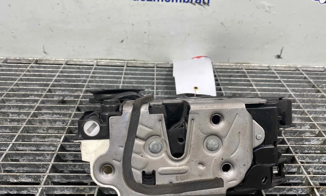 INCUIETOARE USA SPATE STANGA VOLKSWAGEN GOLF VI 2008-2014
