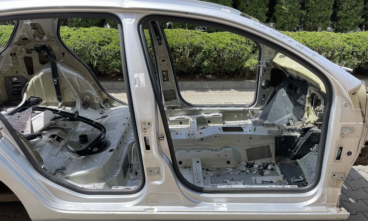 PRAG DREAPTA VOLKSWAGEN GOLF VI 2008-2014