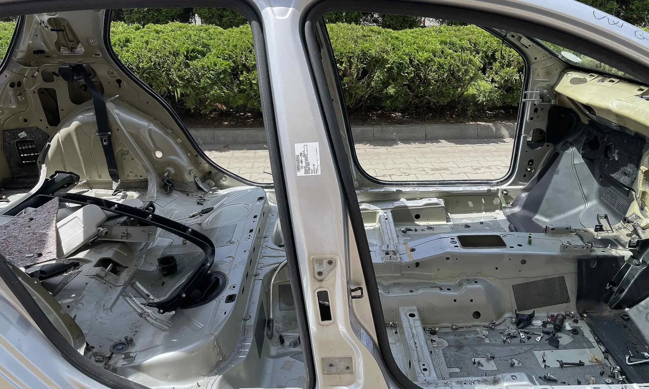 STALP MIJLOC DREAPTA VOLKSWAGEN GOLF VI 2008-2014