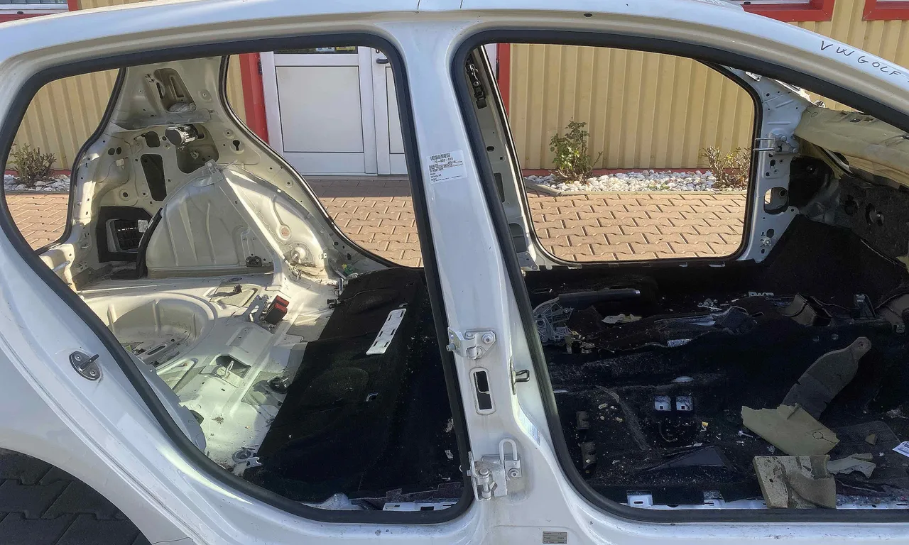 STALP MIJLOC DREAPTA VOLKSWAGEN GOLF VI 2008-2014