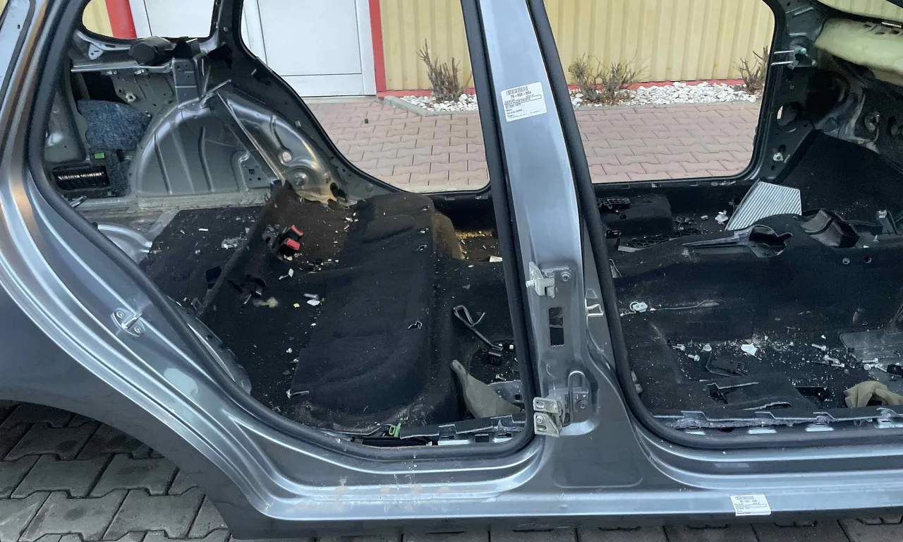 STALP MIJLOC DREAPTA VOLKSWAGEN GOLF VI 2008-2014