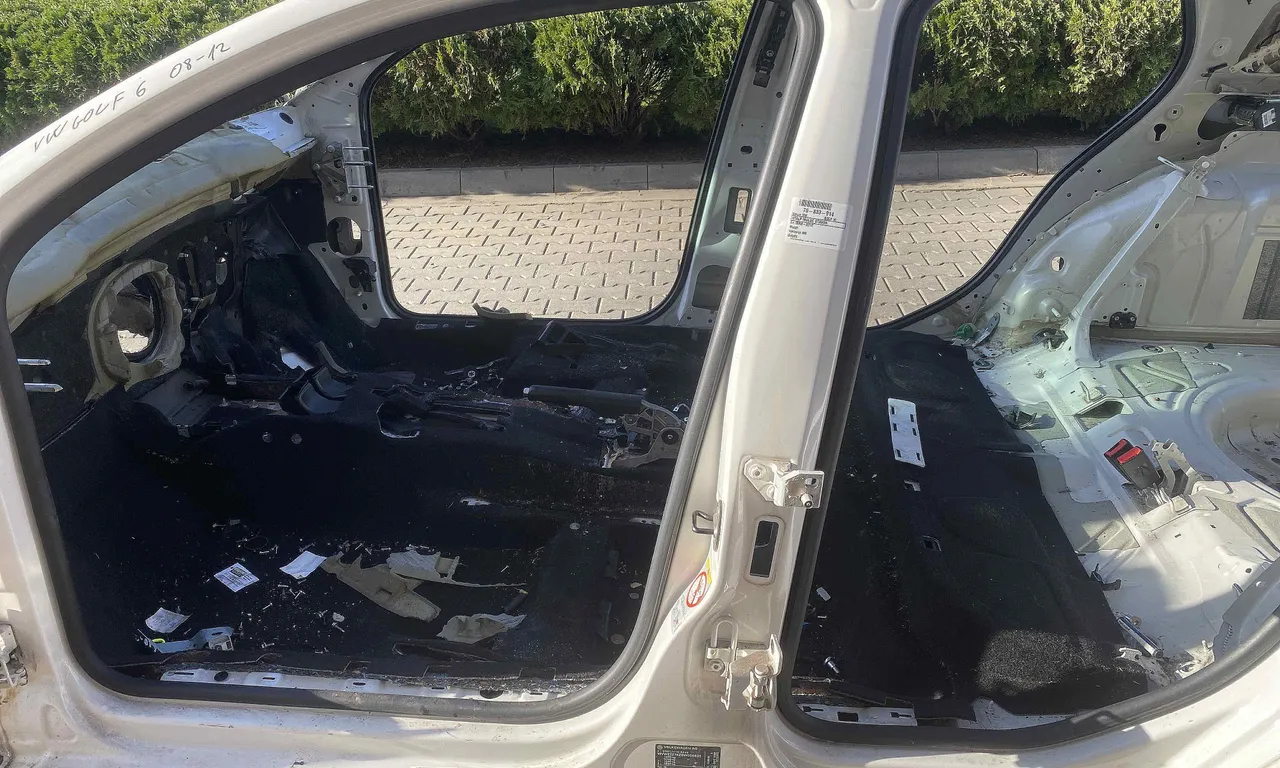 STALP MIJLOC STANGA VOLKSWAGEN GOLF VI 2008-2014