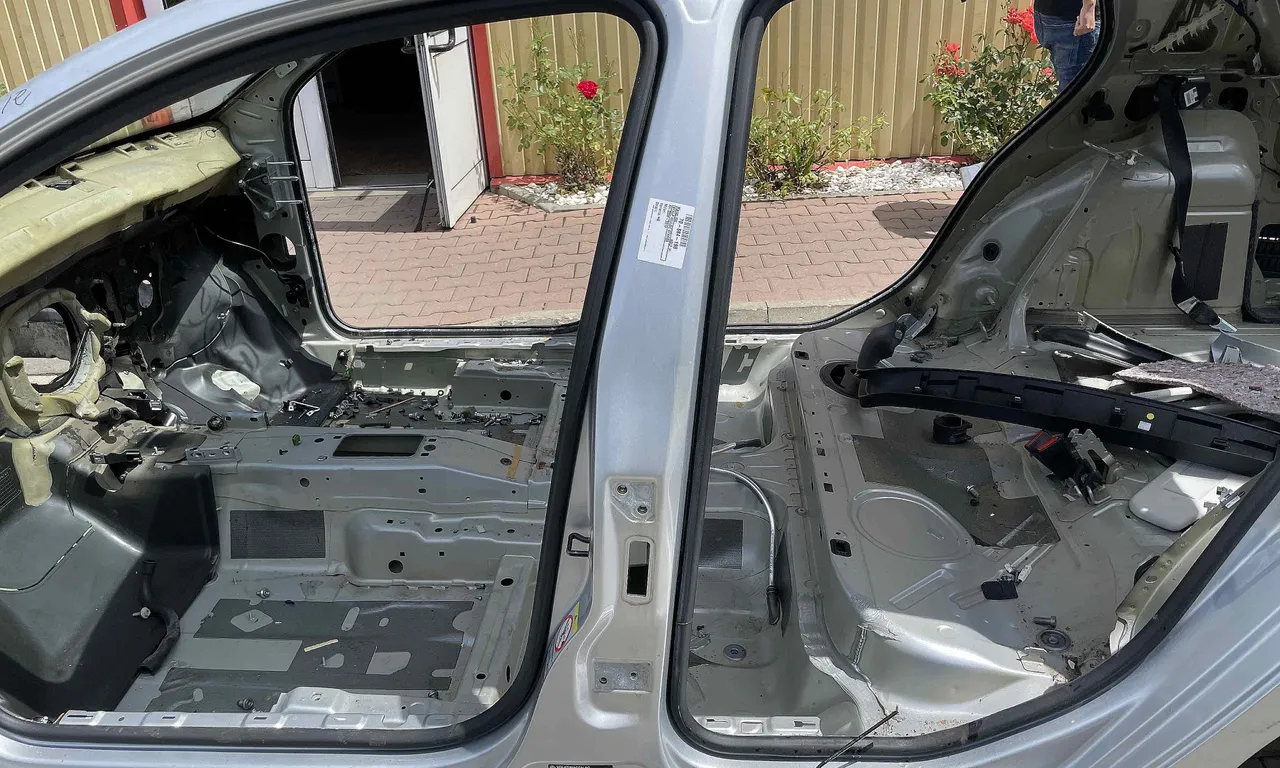 STALP MIJLOC STANGA VOLKSWAGEN GOLF VI 2008-2014