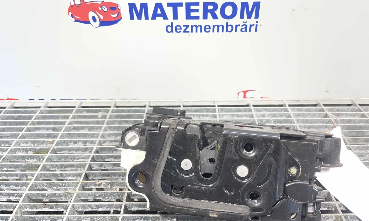 INCUIETOARE USA SPATE STANGA VOLKSWAGEN GOLF VI 2008-2014