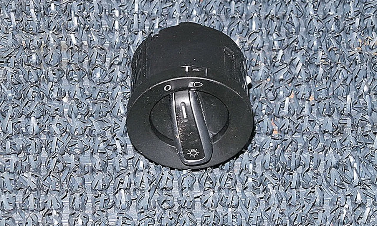 INTRERUPATOR LUMINI VOLKSWAGEN GOLF VI 2008-2014