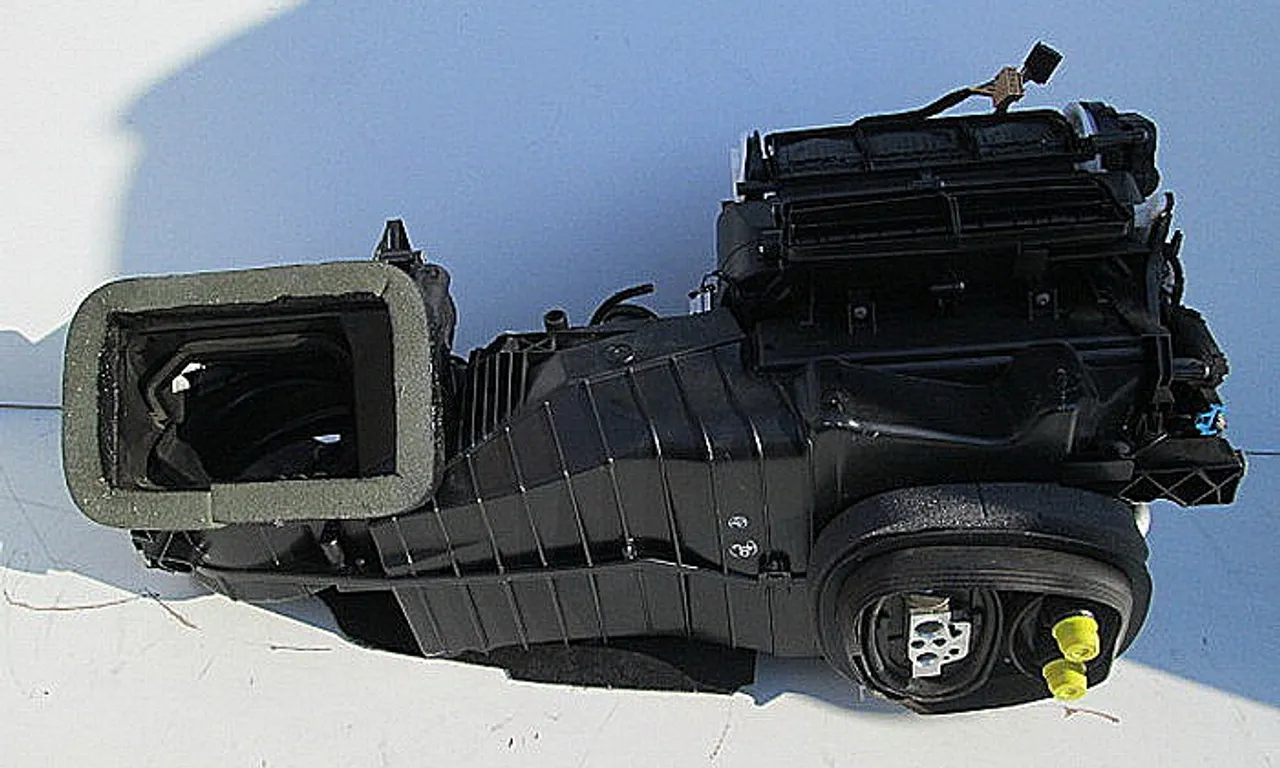 CARCASA INCALZITOR VOLKSWAGEN GOLF VI 2008-2014