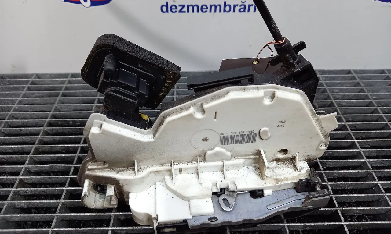 INCUIETOARE USA FATA DREAPTA VOLKSWAGEN GOLF VII 2012-2021
