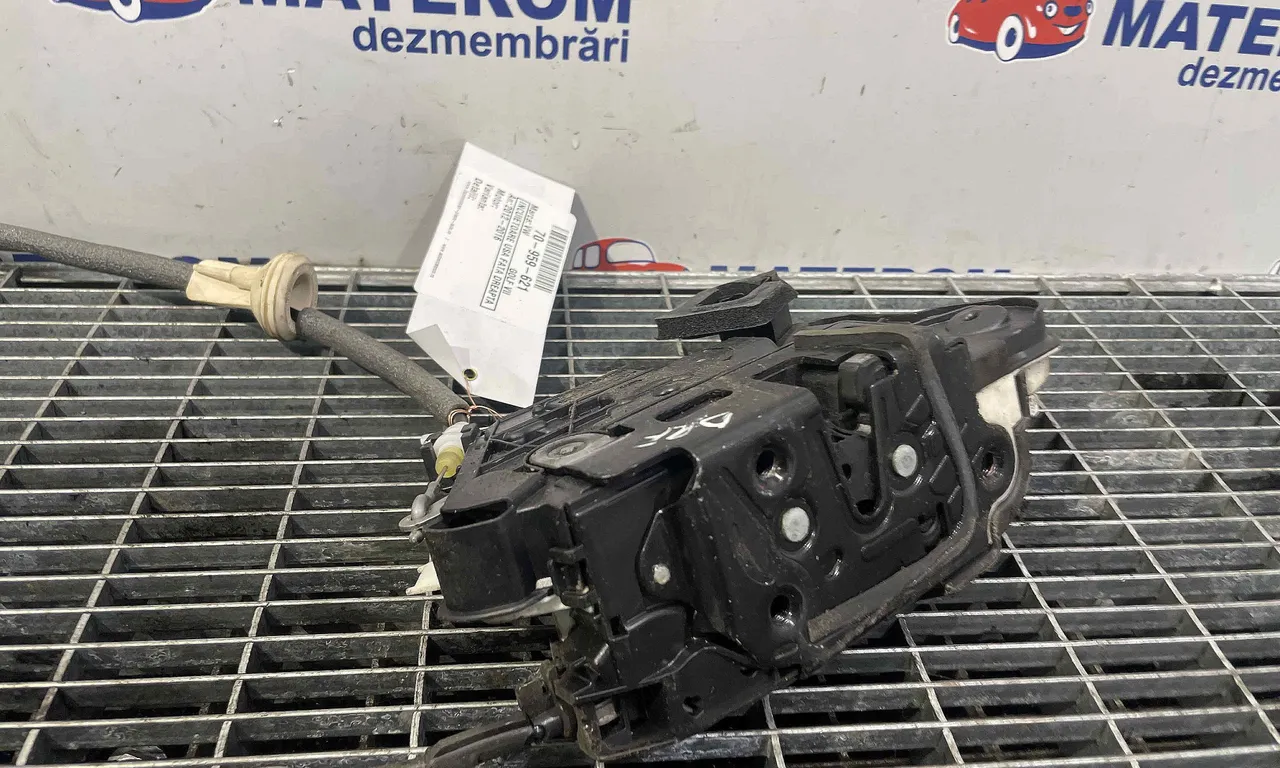 INCUIETOARE USA FATA DREAPTA VOLKSWAGEN GOLF VII 2012-2021