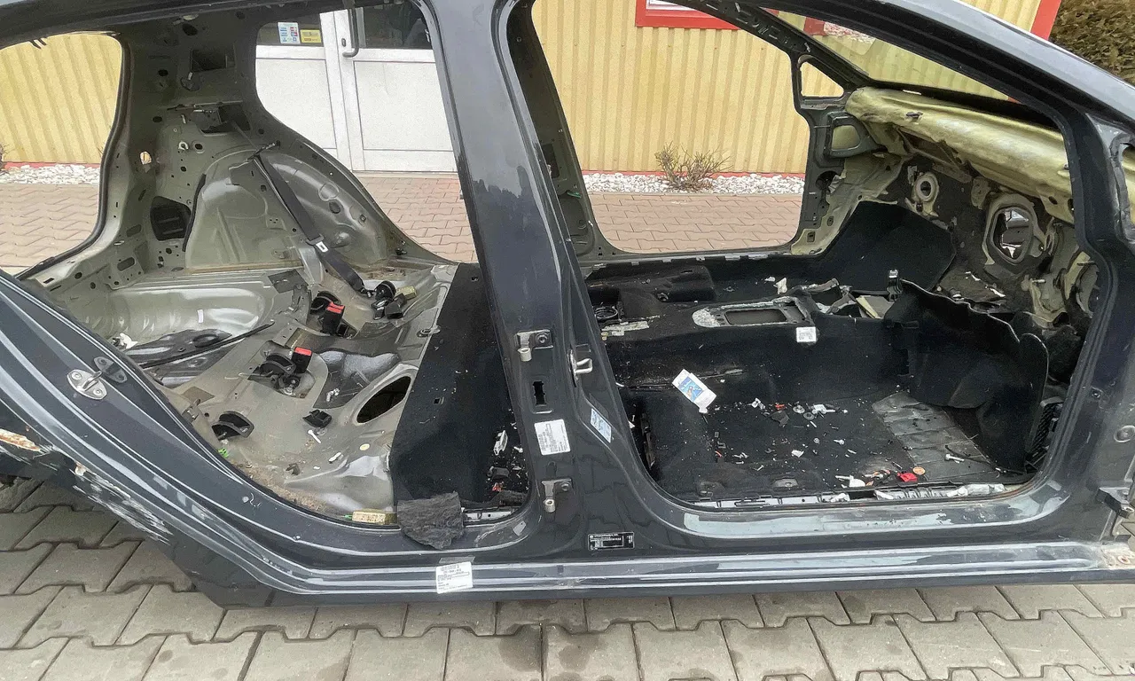 STALP MIJLOC DREAPTA VOLKSWAGEN GOLF VII 2012-2021