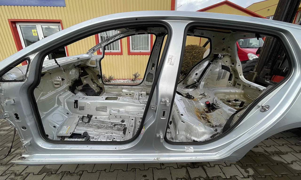 STALP MIJLOC STANGA VOLKSWAGEN GOLF VII 2012-2021