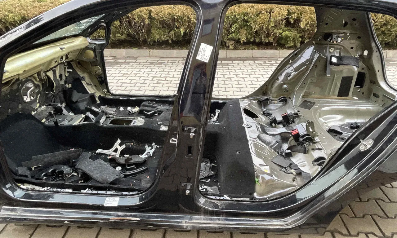 STALP MIJLOC STANGA VOLKSWAGEN GOLF VII 2012-2021