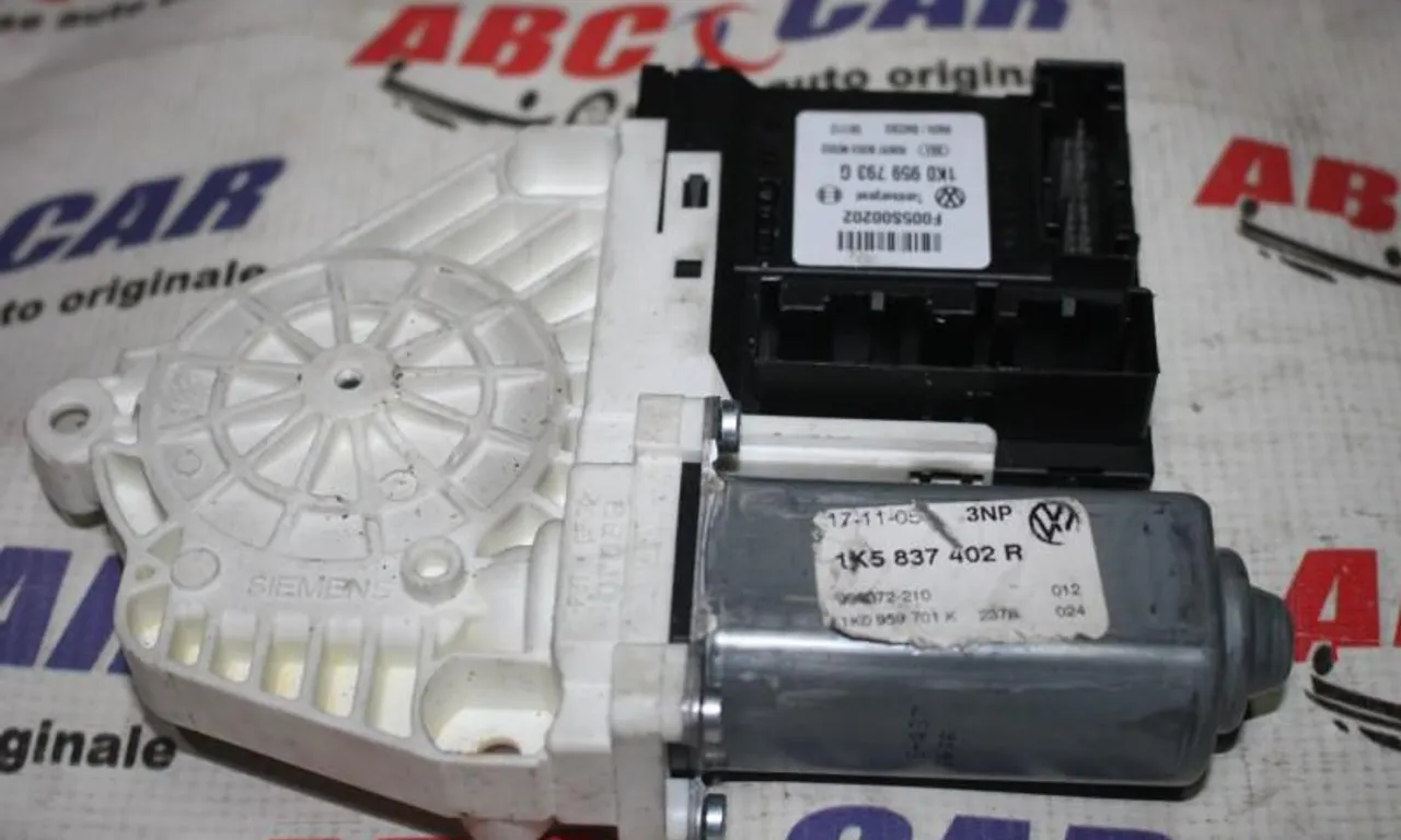 Motoras geam dreapta fata VOLKSWAGEN JETTA V 2004-2013