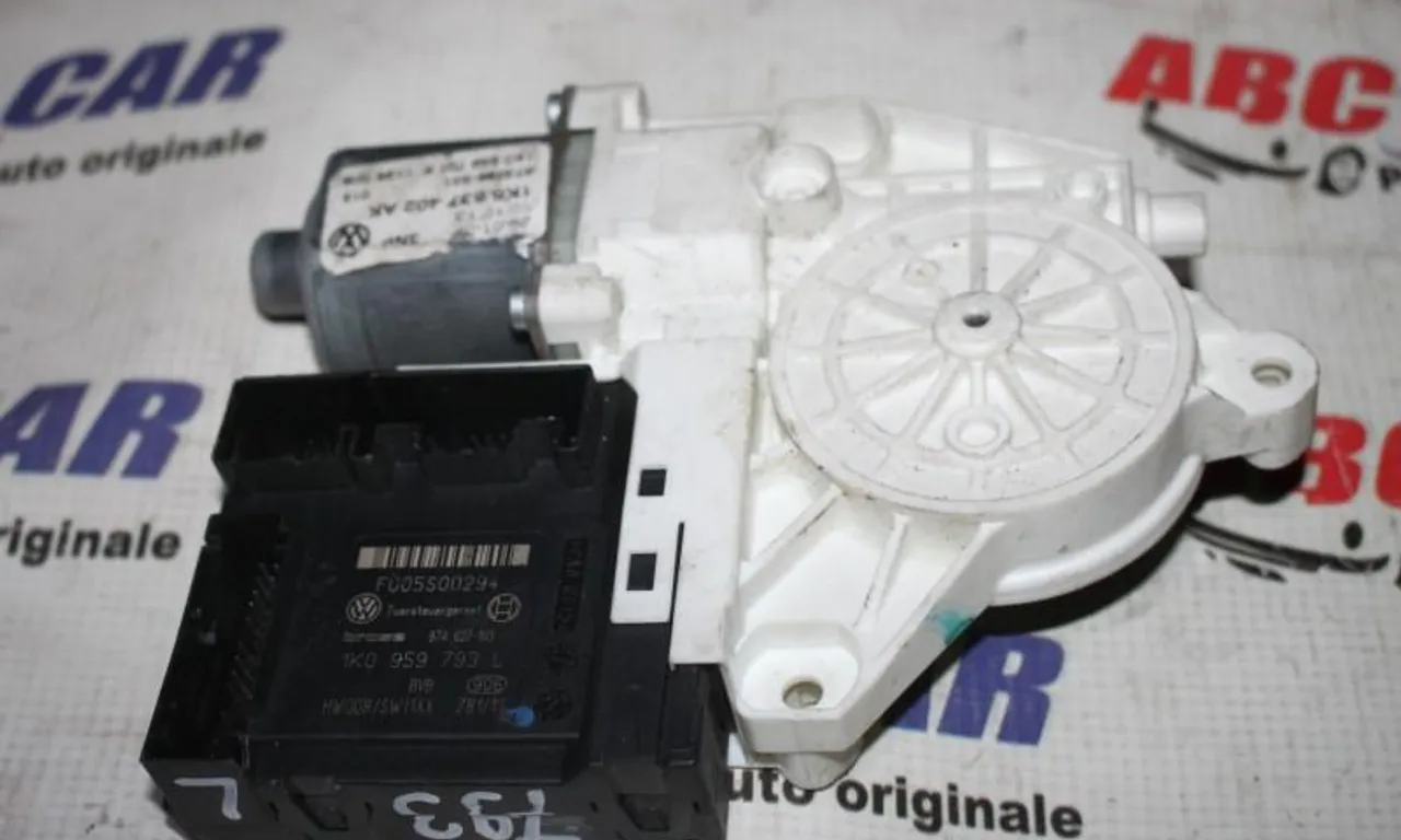 Motoras geam stanga fata VOLKSWAGEN JETTA V 2004-2013