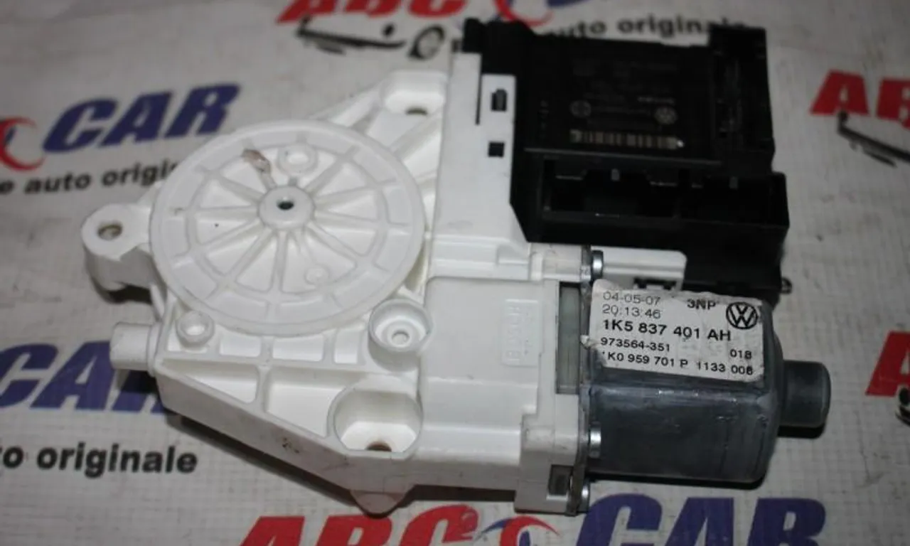 Motoras geam stanga fata VOLKSWAGEN JETTA V 2004-2013