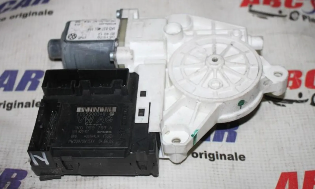 Motoras geam stanga fata VOLKSWAGEN JETTA V 2004-2013