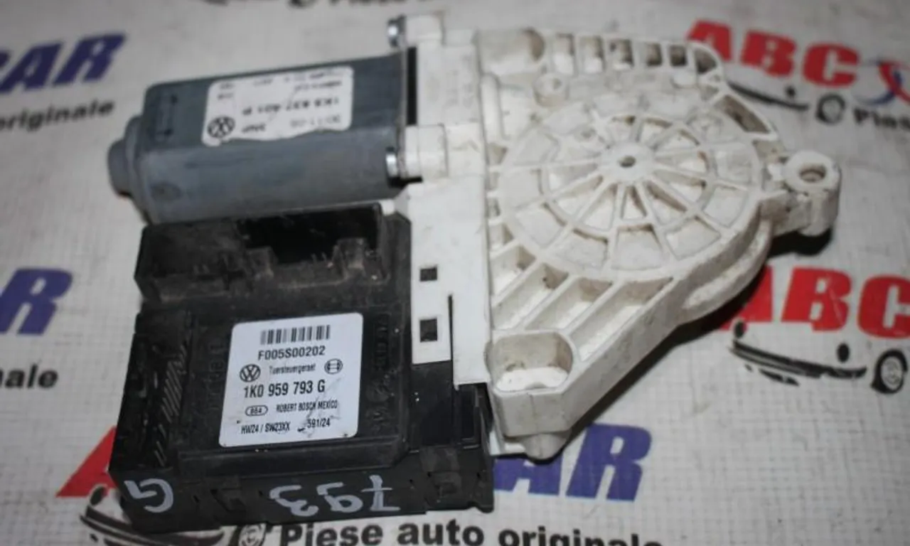Motoras geam stanga fata VOLKSWAGEN JETTA V 2004-2013