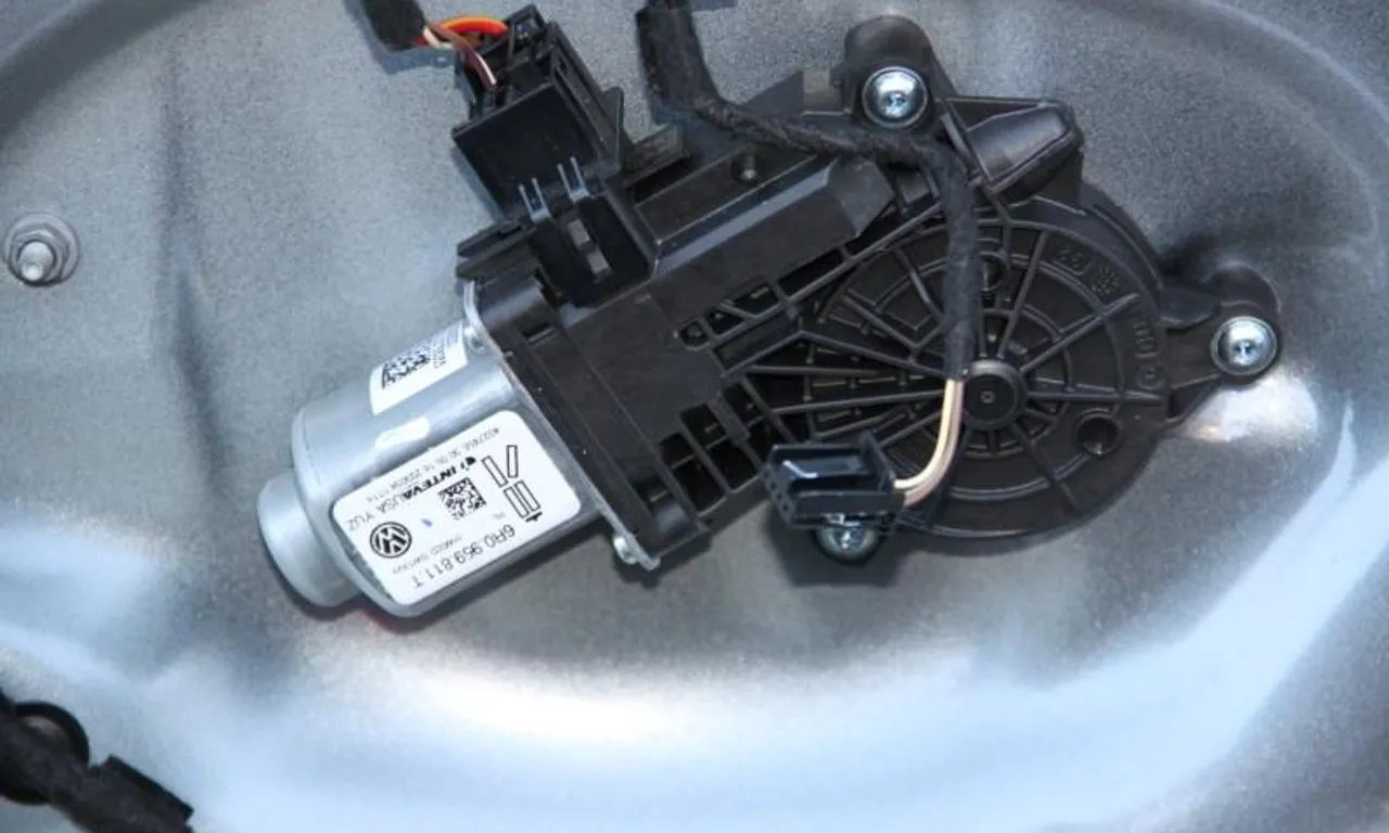 Motoras macara usa stanga spate VOLKSWAGEN JETTA VI 2008-2019