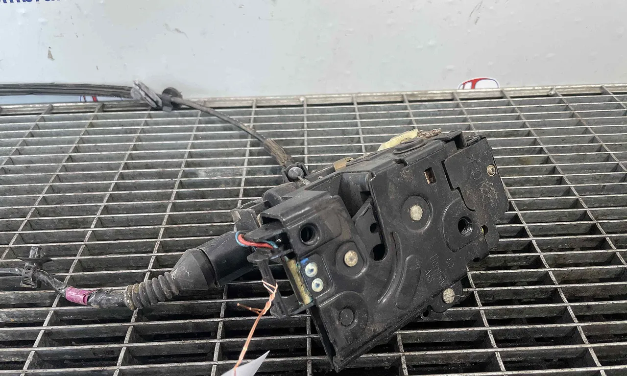 INCUIETOARE USA SPATE DREAPTA VOLKSWAGEN PASSAT B5 1996-2001