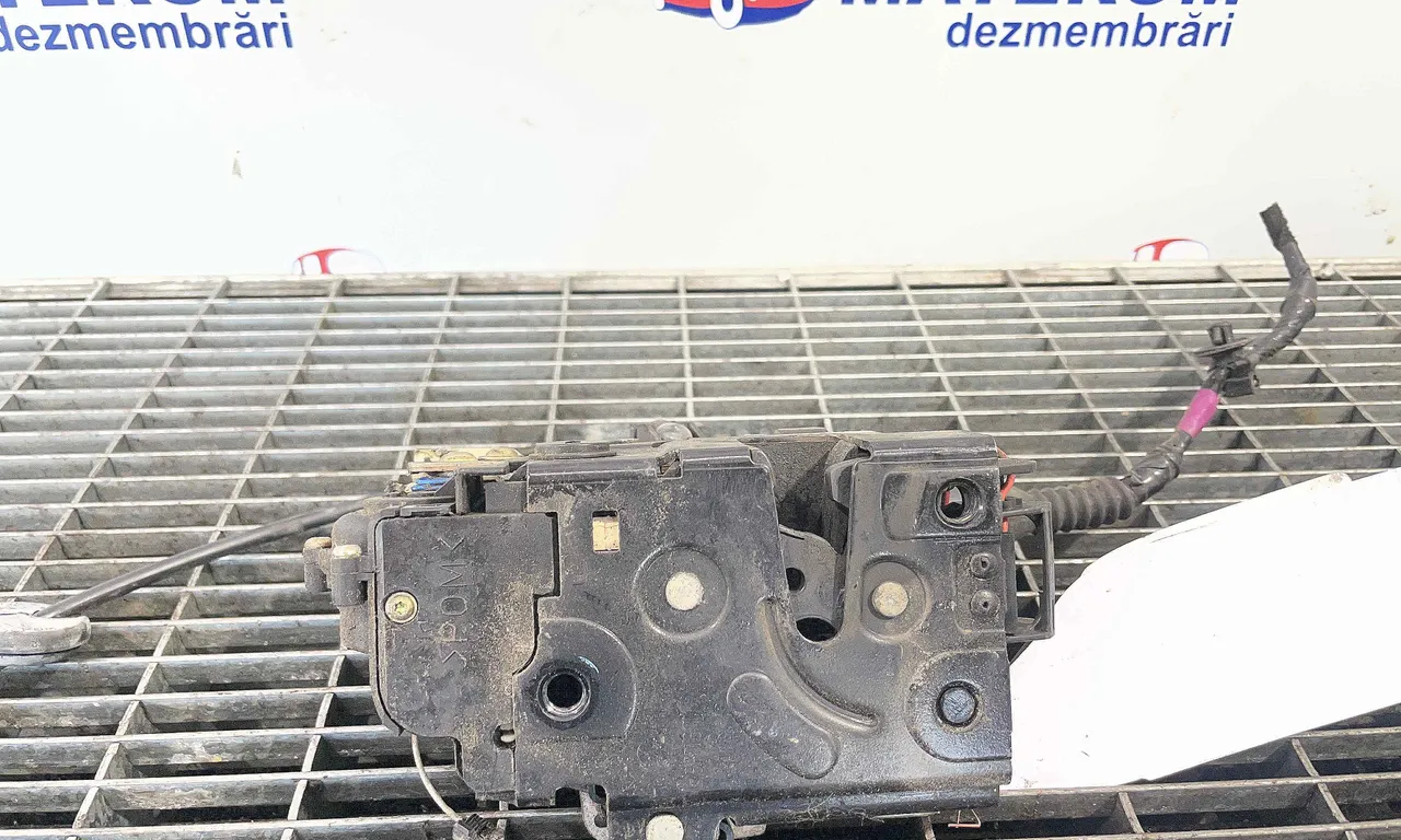 INCUIETOARE USA SPATE STANGA VOLKSWAGEN PASSAT B5 1996-2001